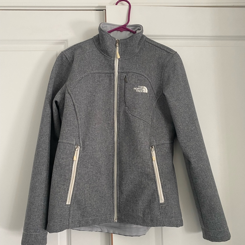 Northface women’s jacket. Lighter jacket, fleece lined, perfect for spring/fall